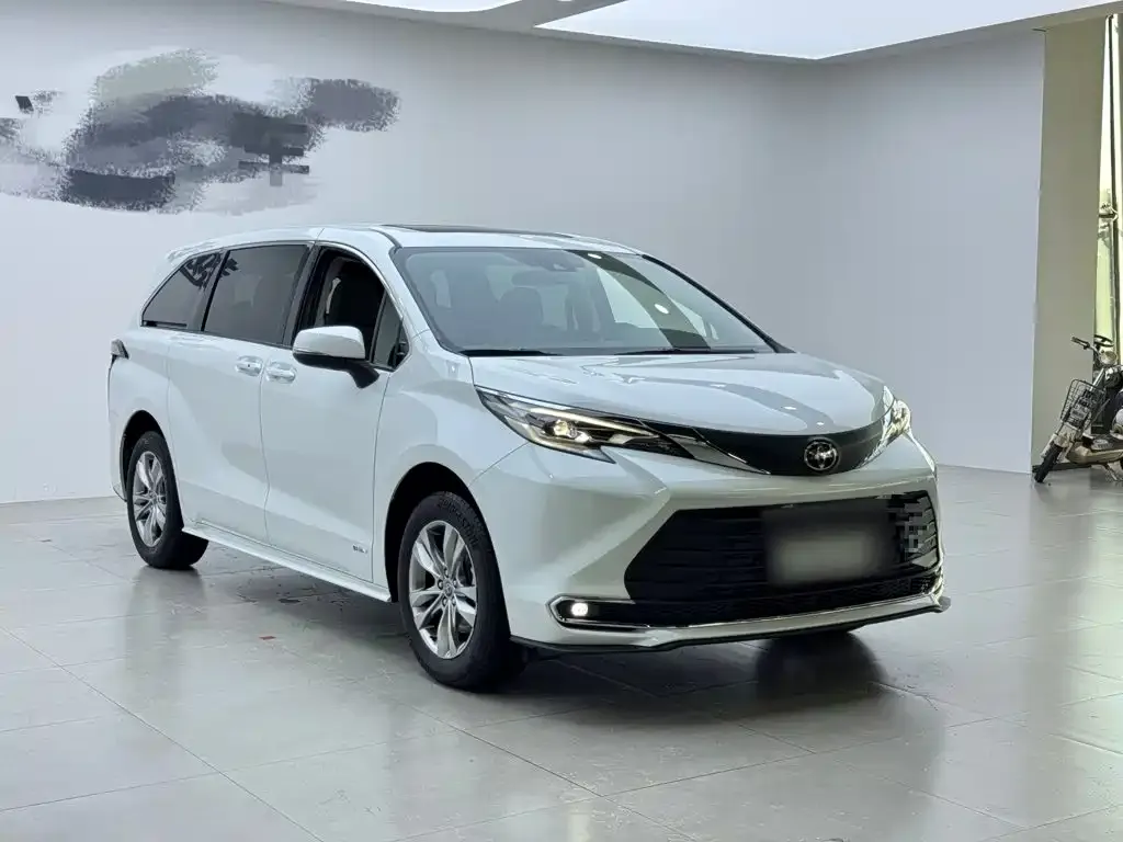 Toyota Sienna — фото 9