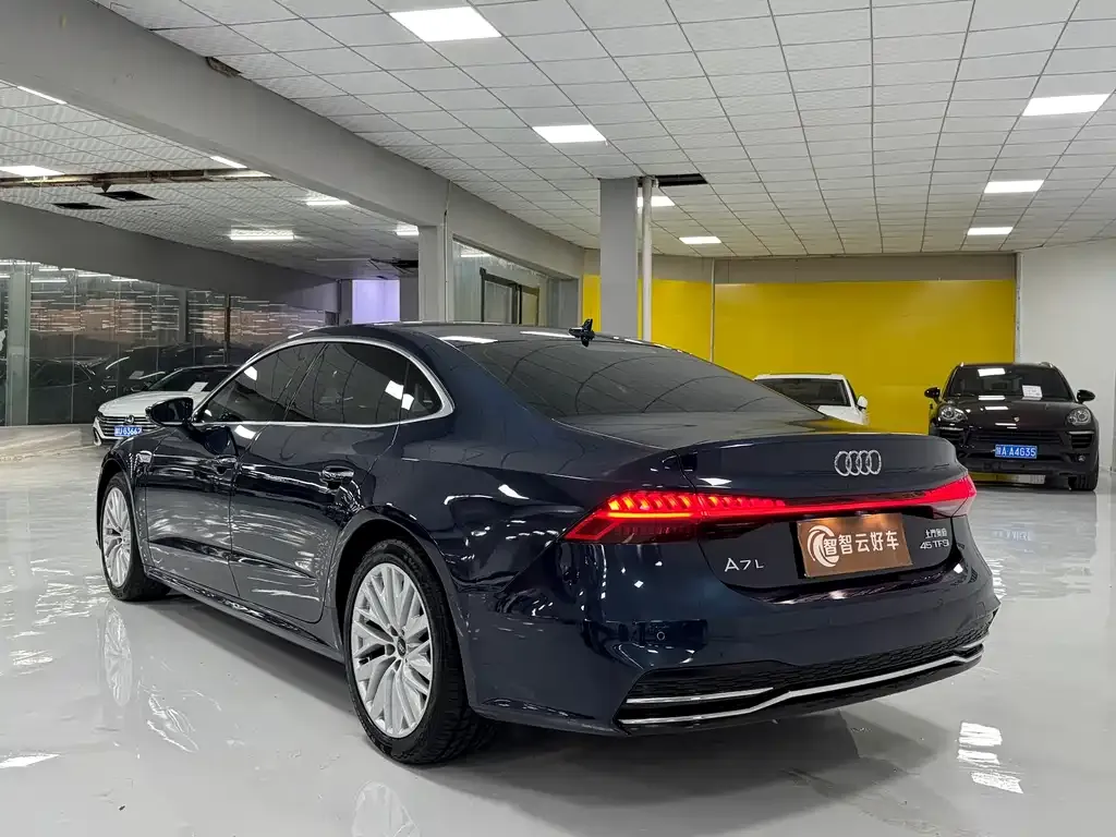 Audi A7L 2024 из CN, фото 4