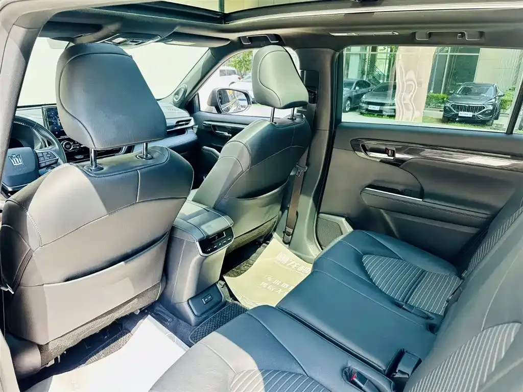 Toyota Crown Kluger 2023 из CN, фото 9