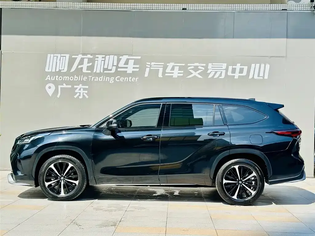 Toyota Crown Kluger 2023 из CN, фото 4