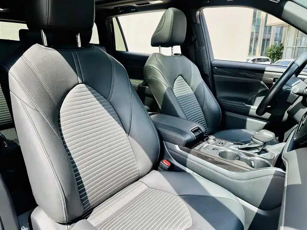 Toyota Crown Kluger 2023 из CN, фото 3