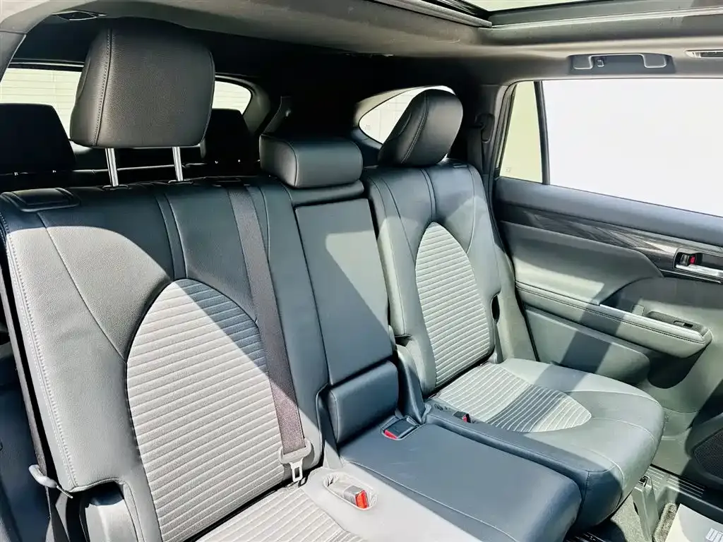 Toyota Crown Kluger 2023 из CN, фото 7
