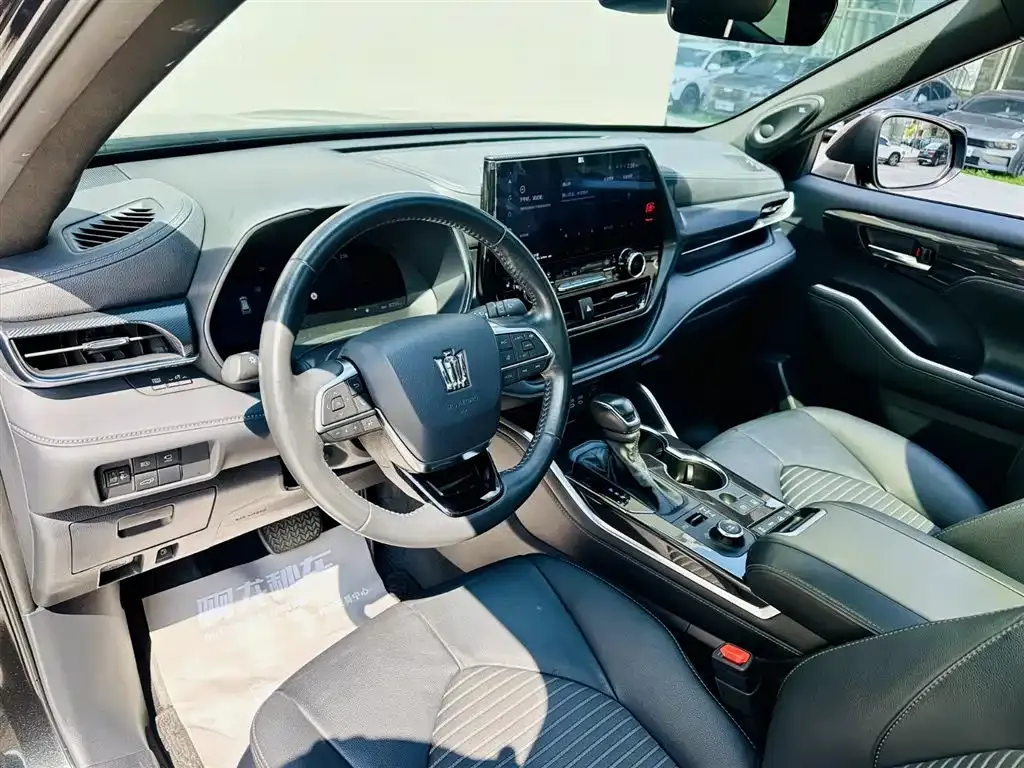 Toyota Crown Kluger 2023 из CN, фото 10