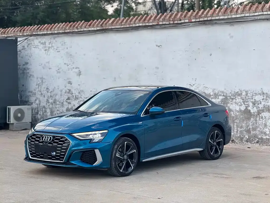 Audi A3 — фото 1