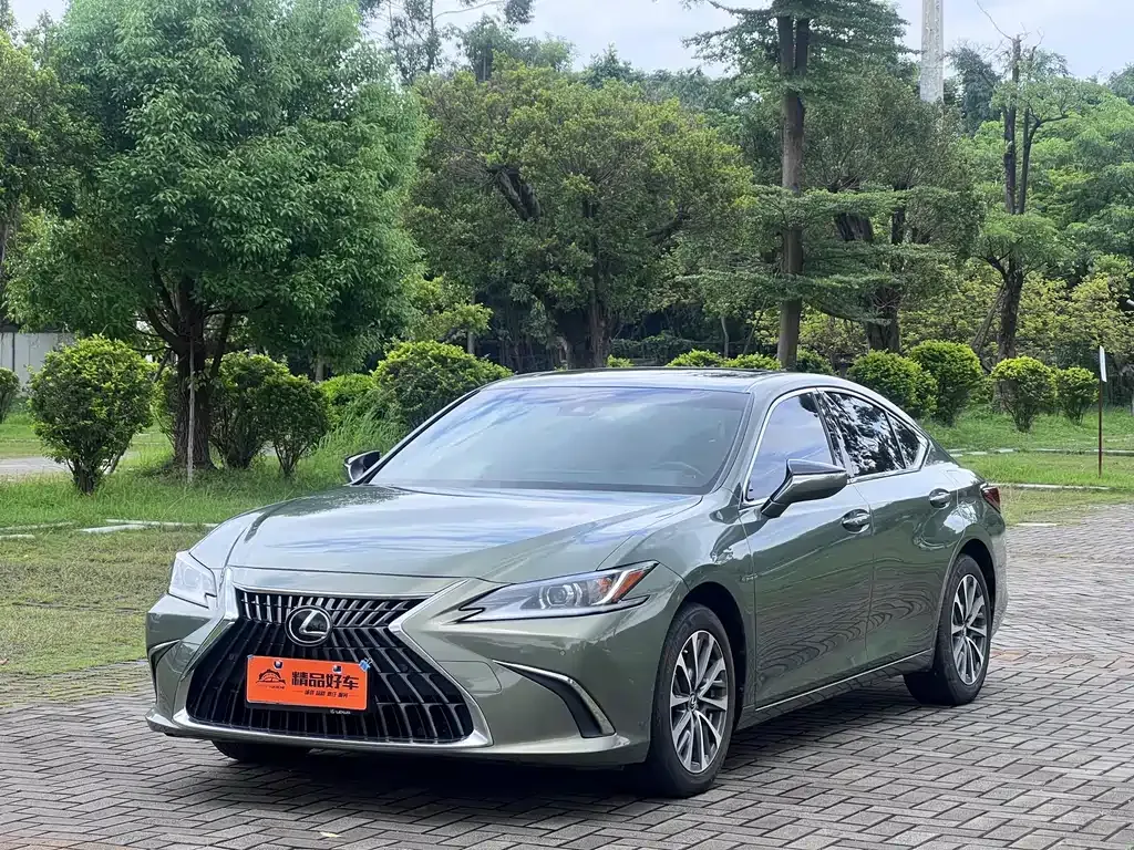 Lexus ES — фото 1