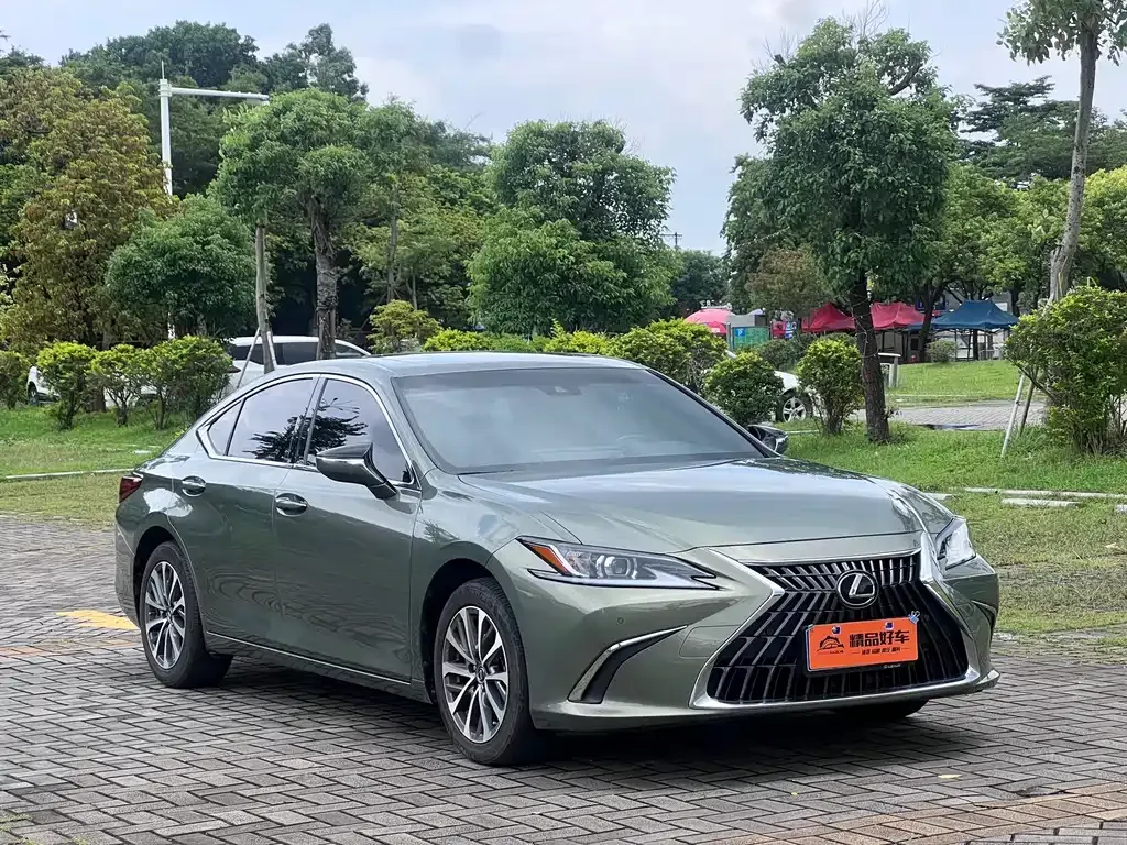 Lexus ES — фото 8