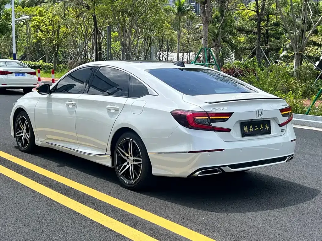 Honda Accord — фото 10