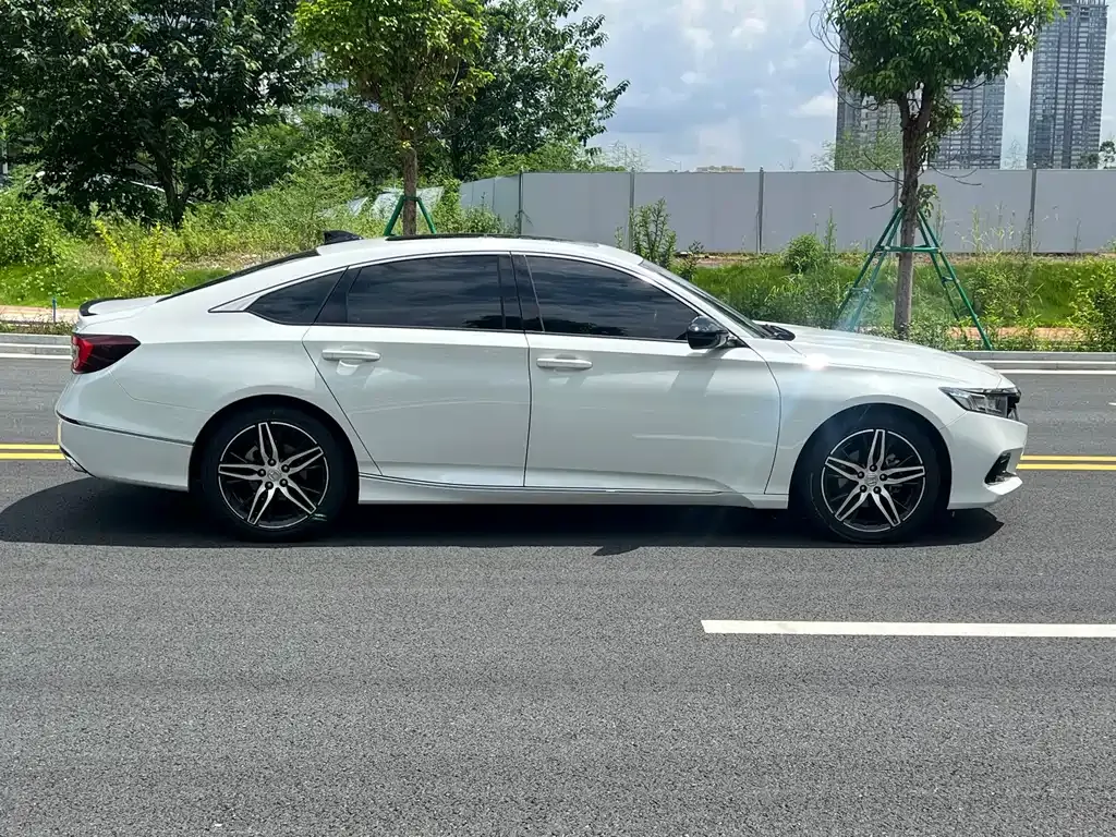 Honda Accord — фото 8