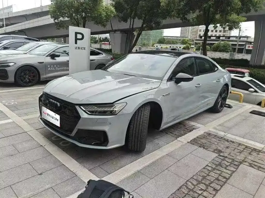 Audi A7L — фото 1