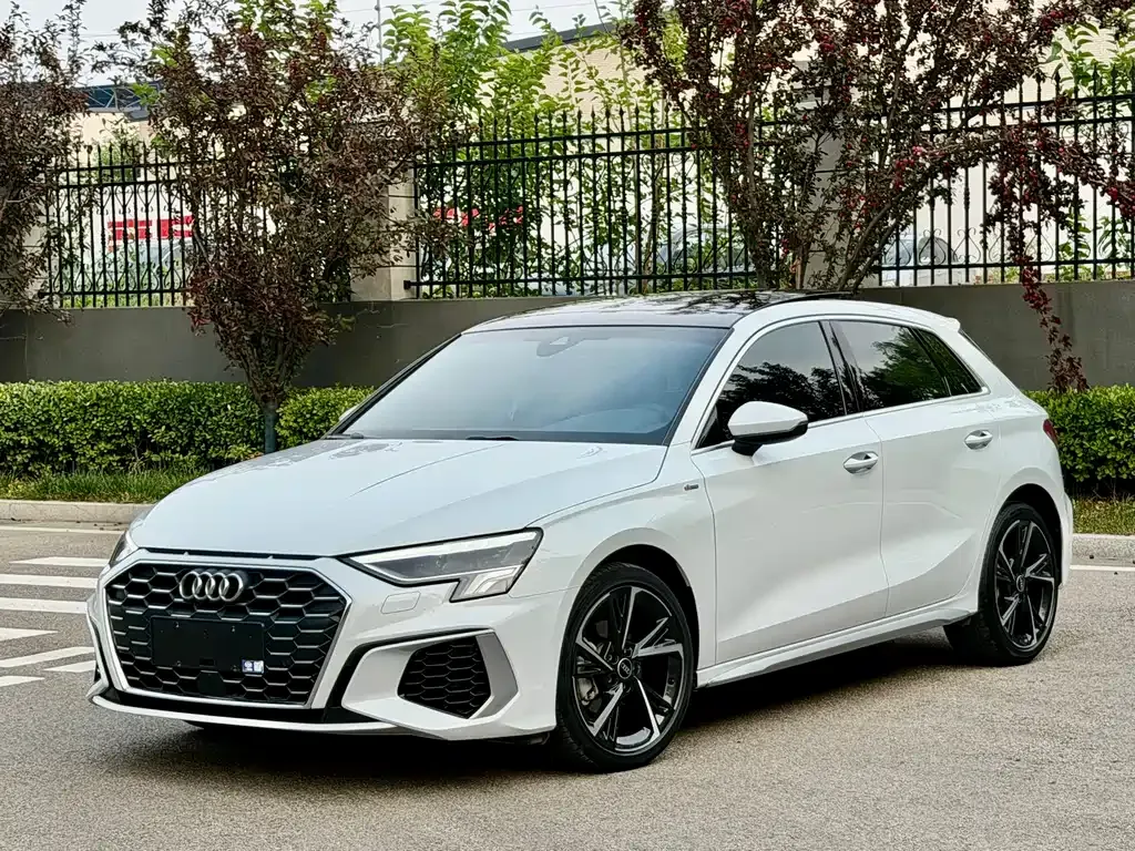 Audi A3 — фото 1