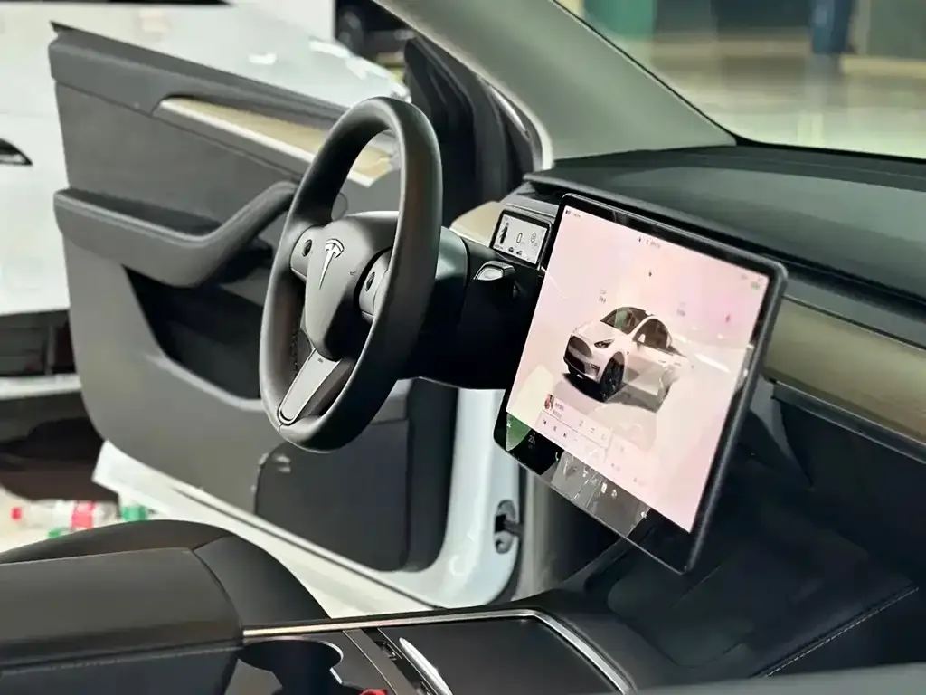 Tesla Model Y — фото 4