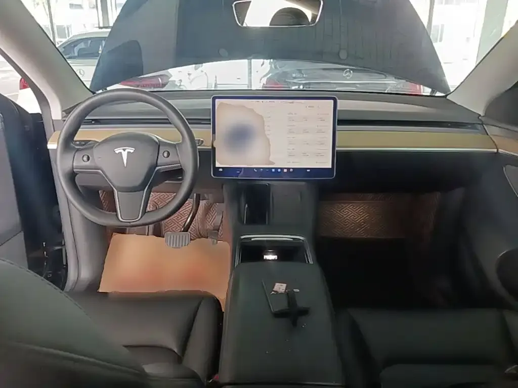 Tesla Model Y — фото 9