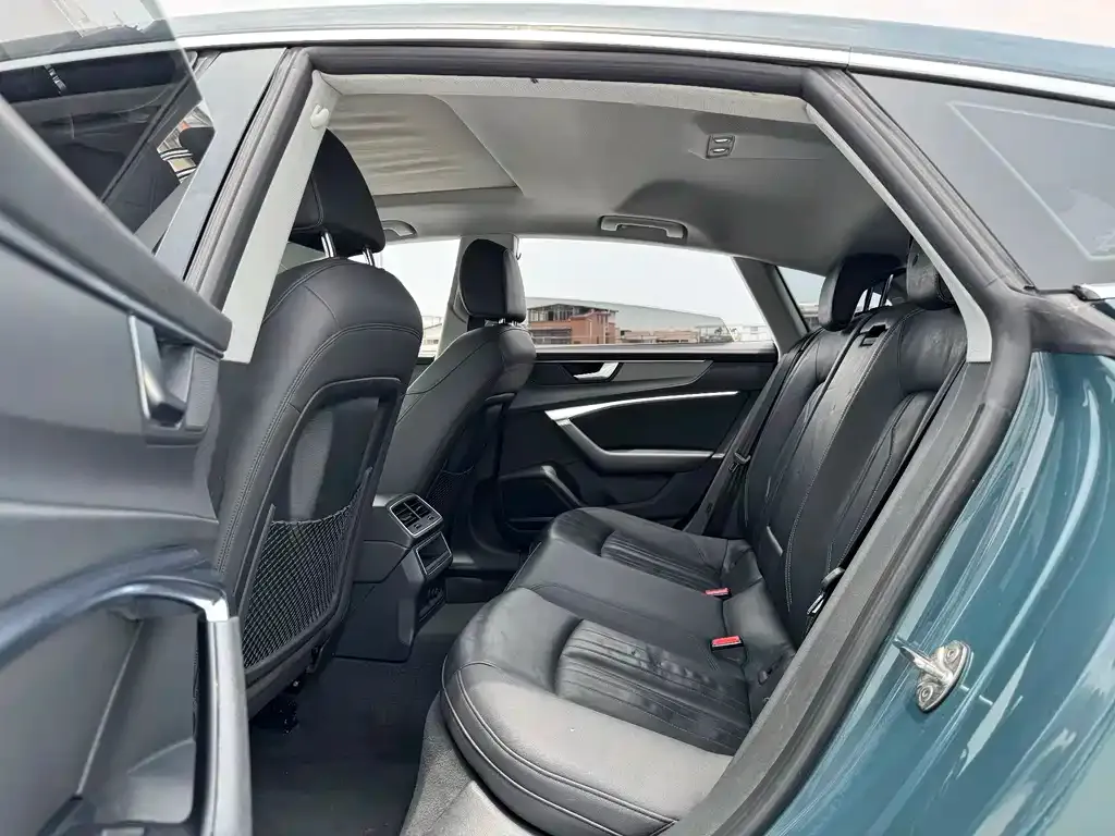 Audi A7 2021 из CN, фото 9