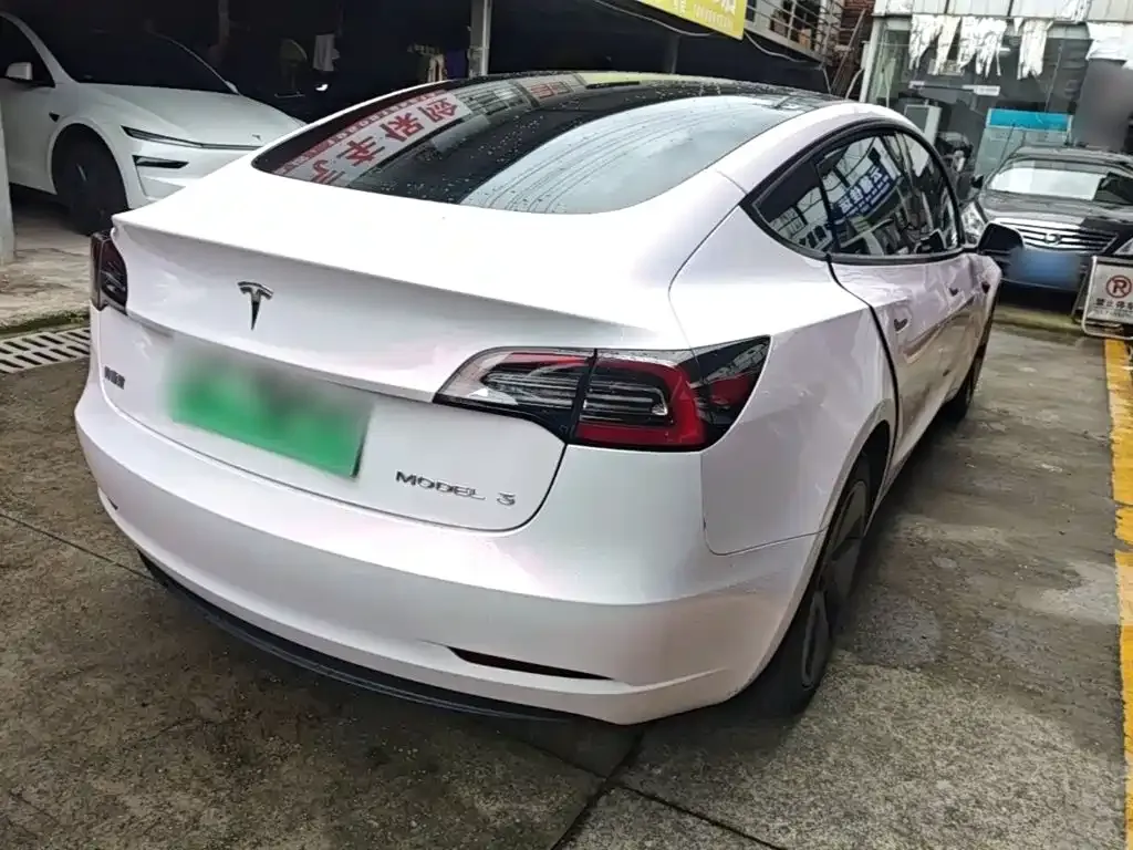 Tesla Model 3 — фото 9