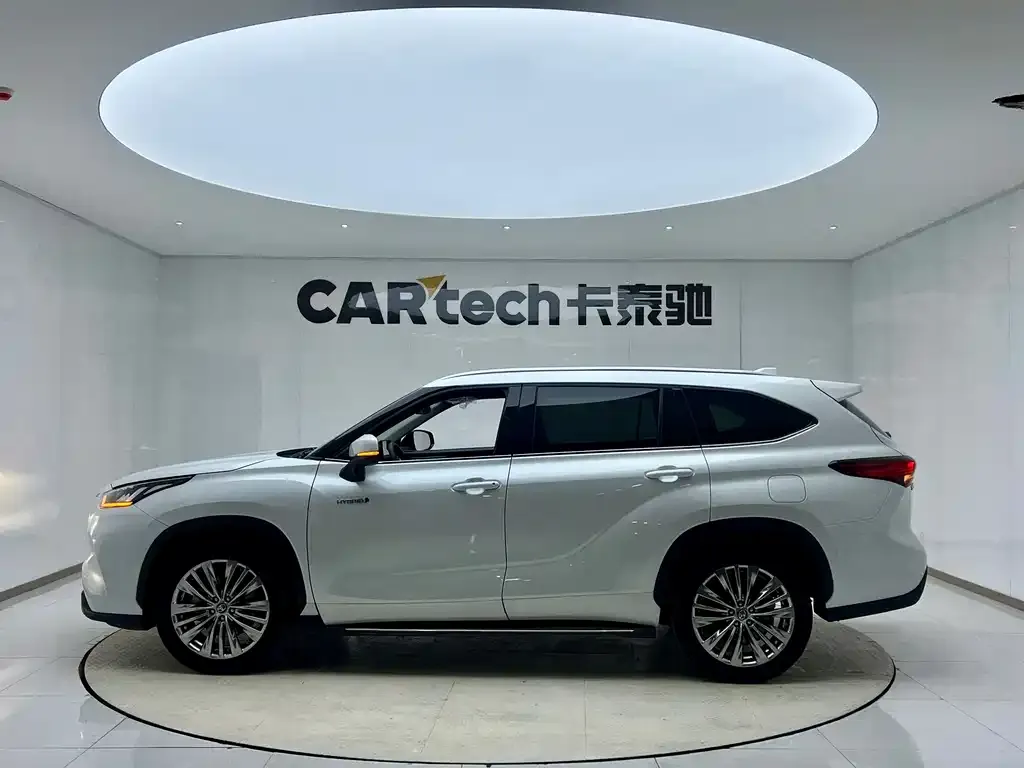 Toyota Highlander — фото 10