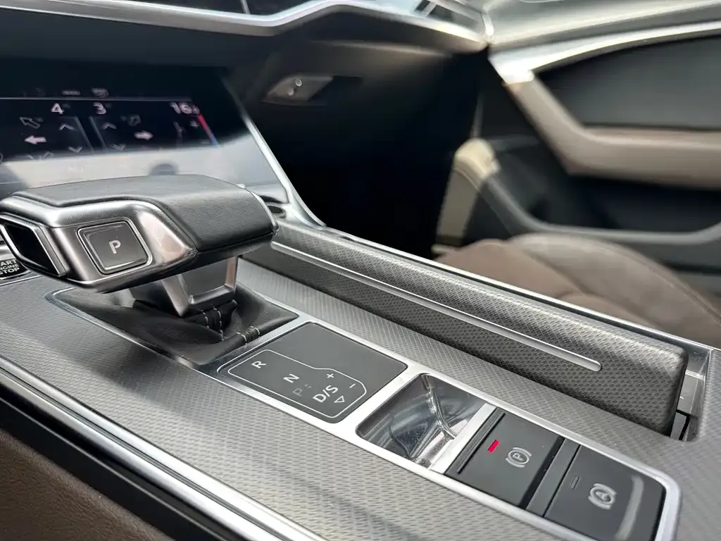 Audi A7L — фото 2