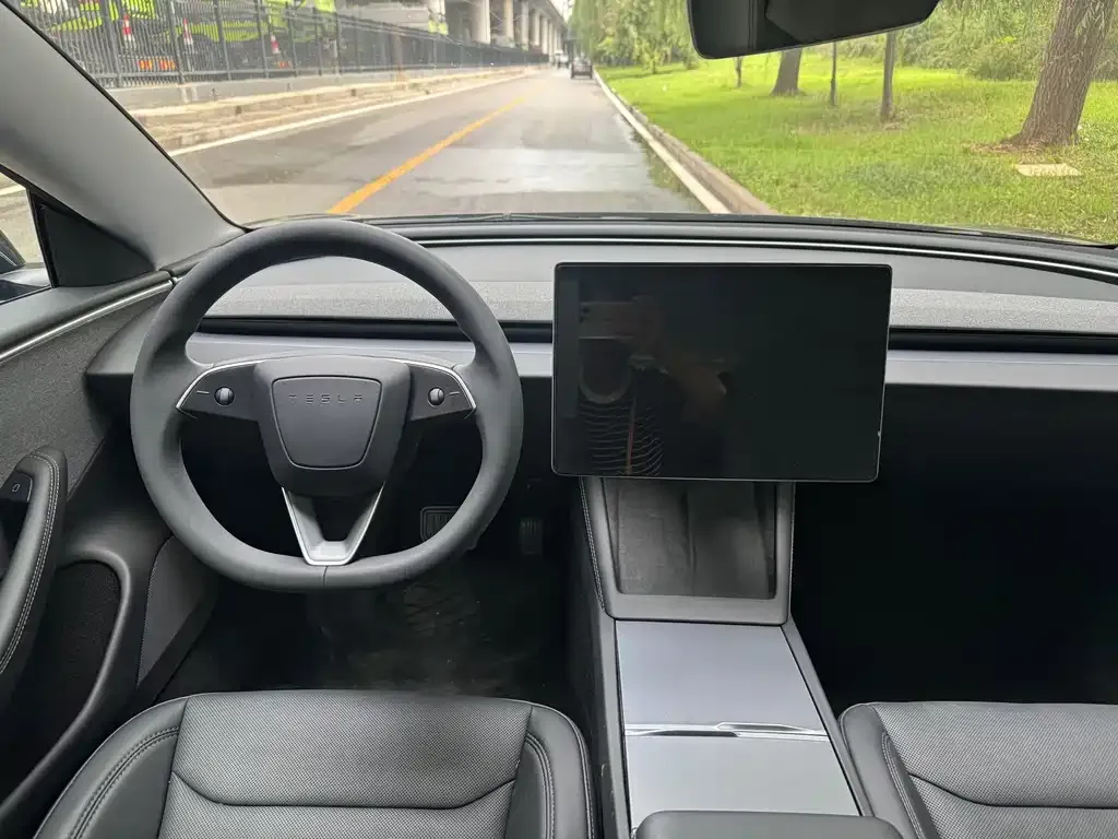 Tesla Model 3 — фото 10