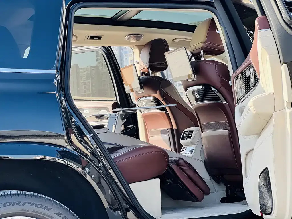 Mercedes-Benz GLS — фото 10