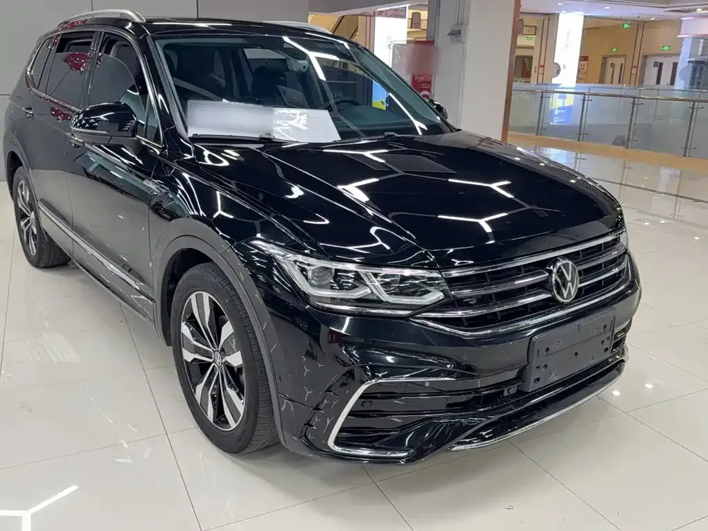 Volkswagen Tiguan L — фото 9