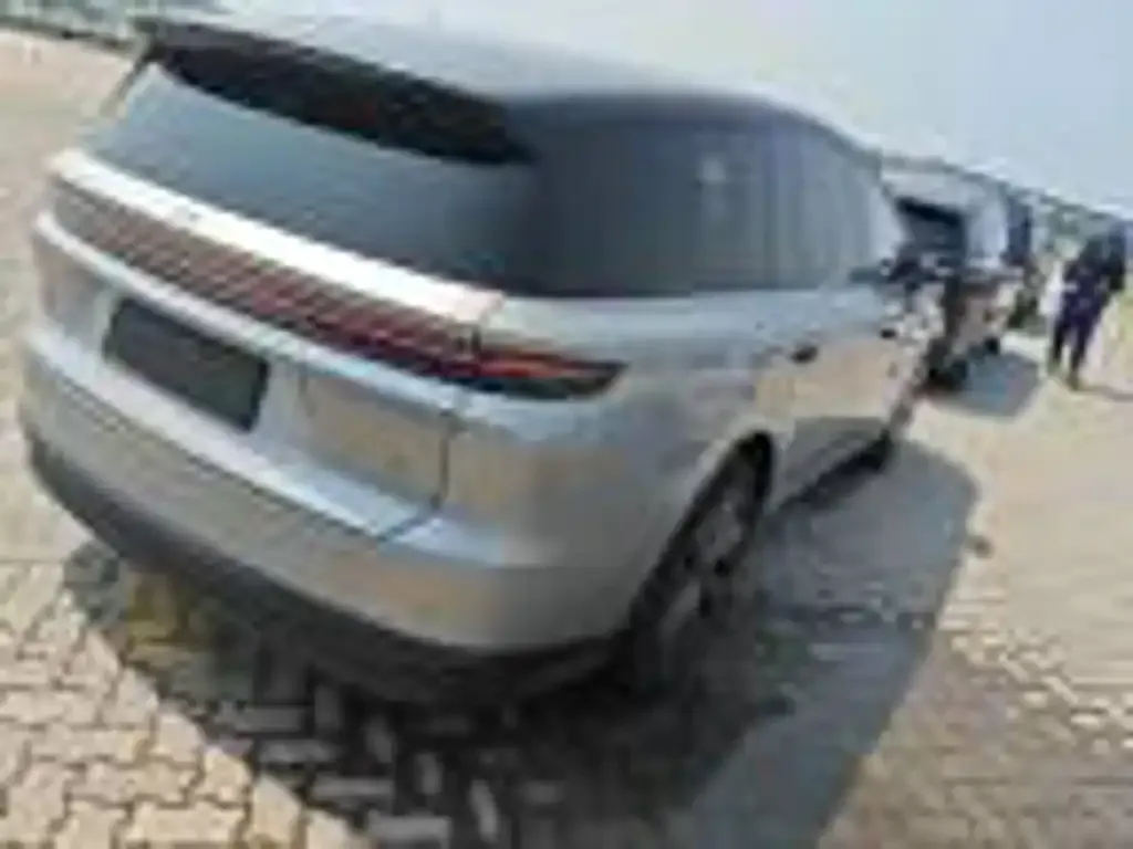 Li Auto i8 — фото 5