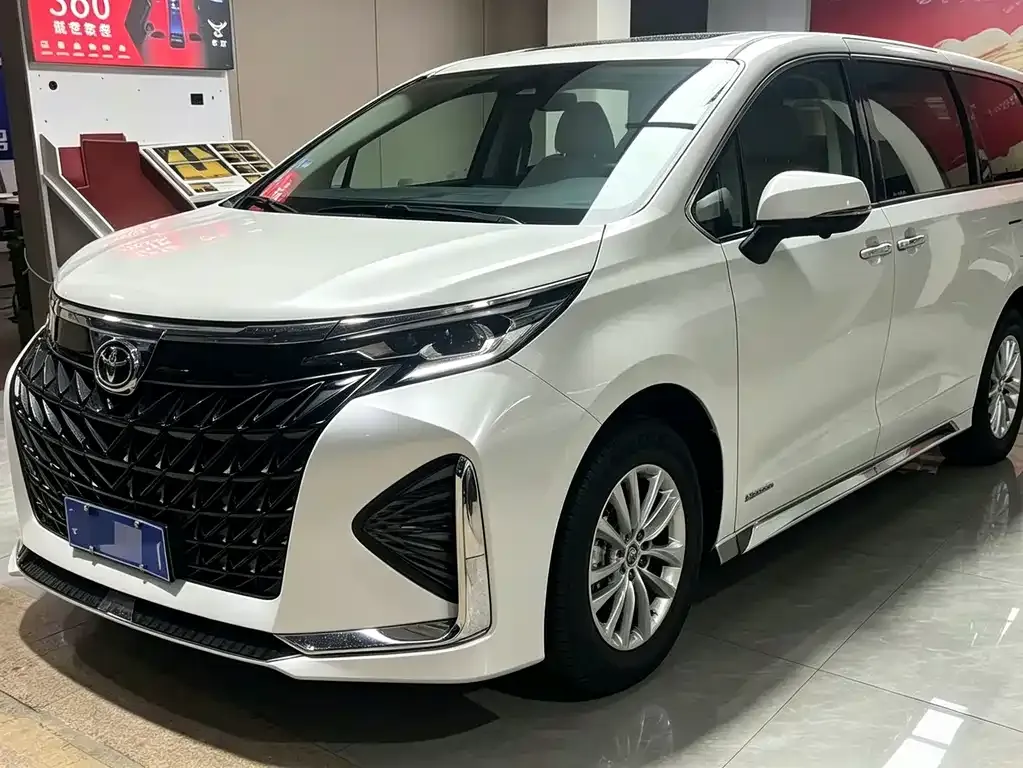 Toyota Granvia — фото 1