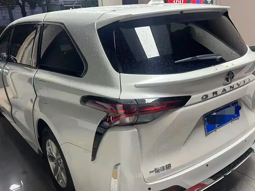 Toyota Granvia — фото 4