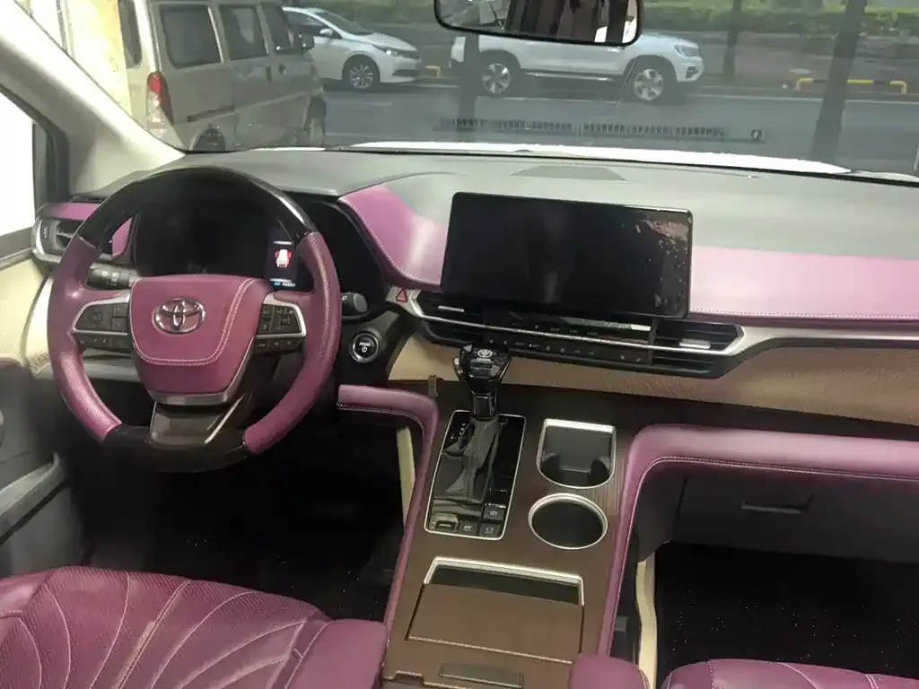 Toyota Granvia — фото 2