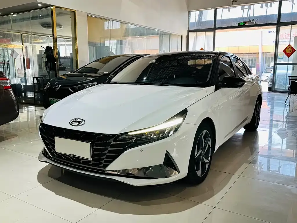 Hyundai Elantra — фото 1