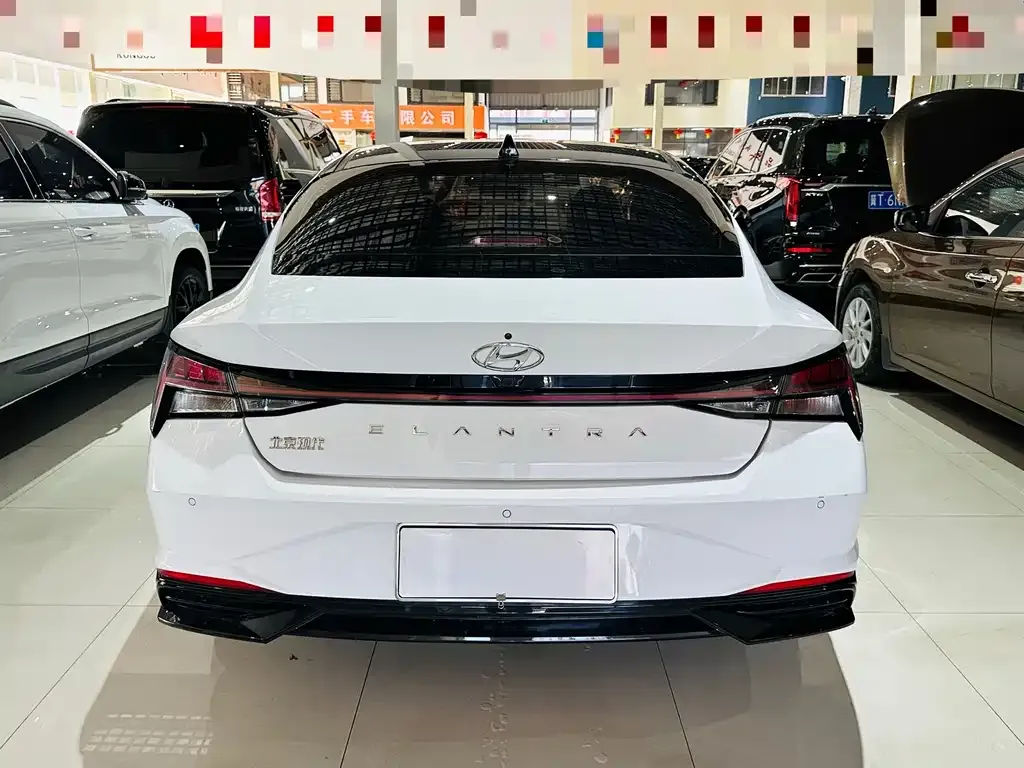 Hyundai Elantra — фото 5
