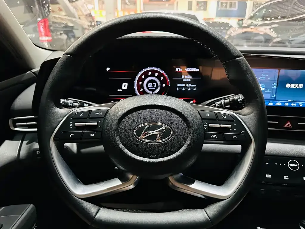 Hyundai Elantra — фото 9
