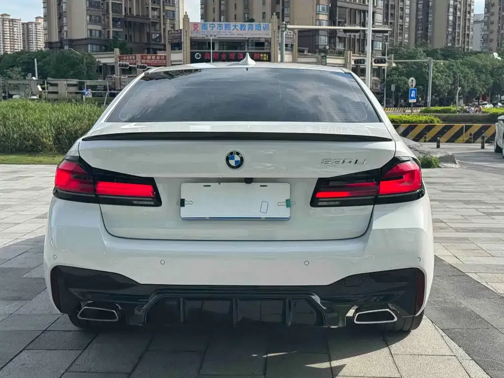 BMW 5 Series — фото 4