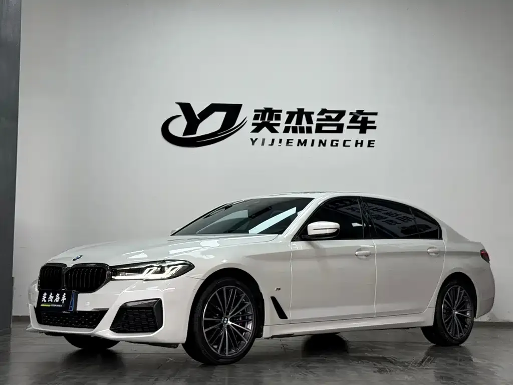 BMW 5 Series — фото 1