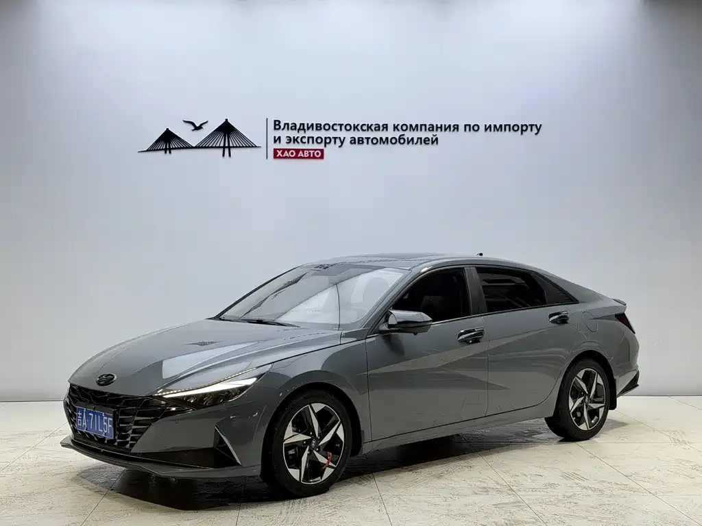 Hyundai Elantra — фото 1