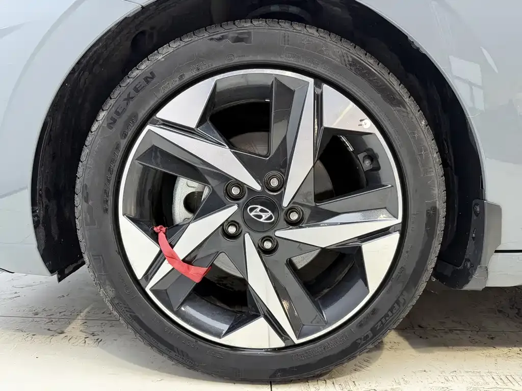 Hyundai Elantra — фото 10