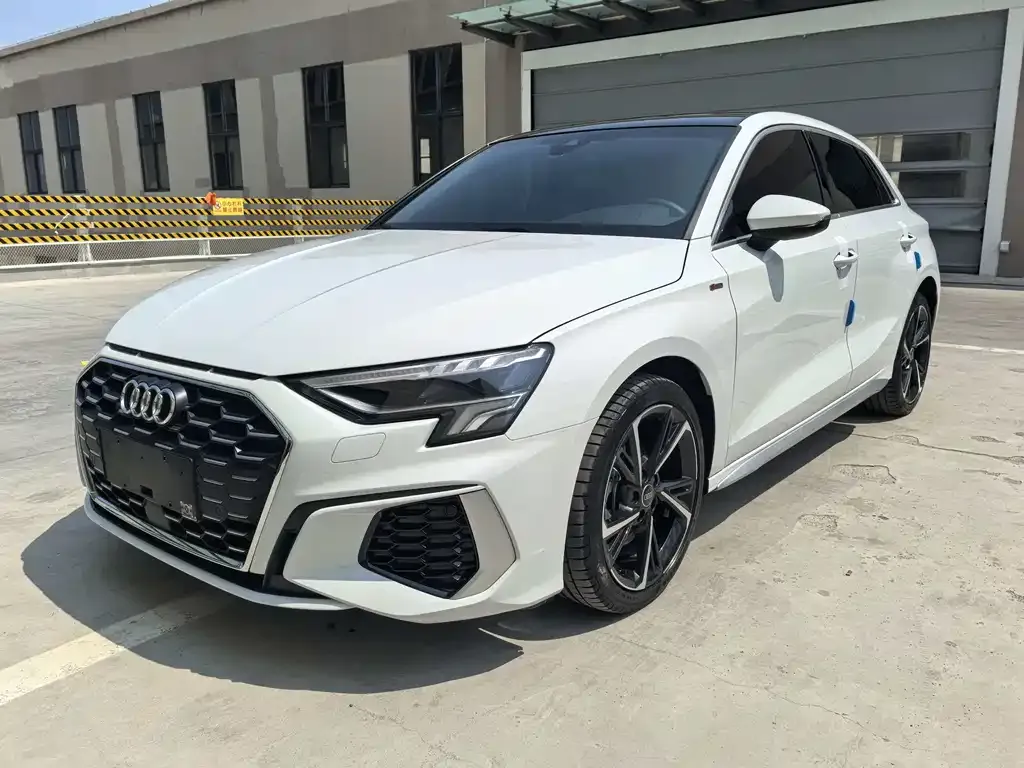 Audi A3 — фото 1