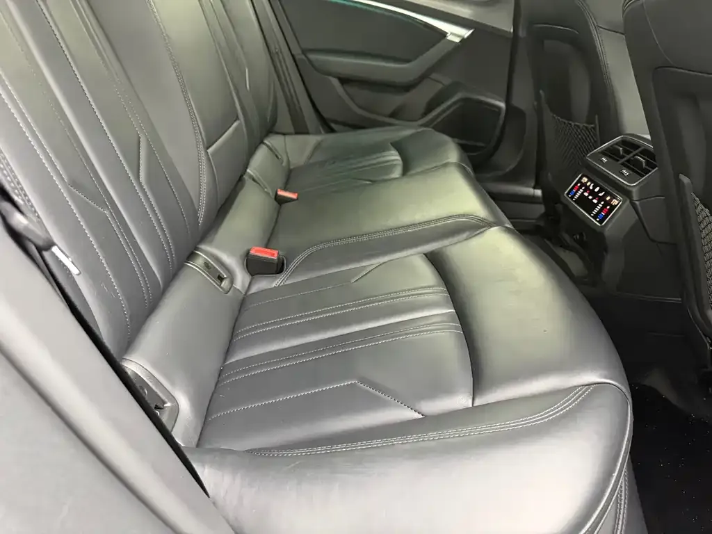 Audi A7 2021 из CN, фото 2