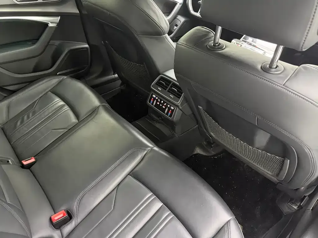 Audi A7 2021 из CN, фото 4