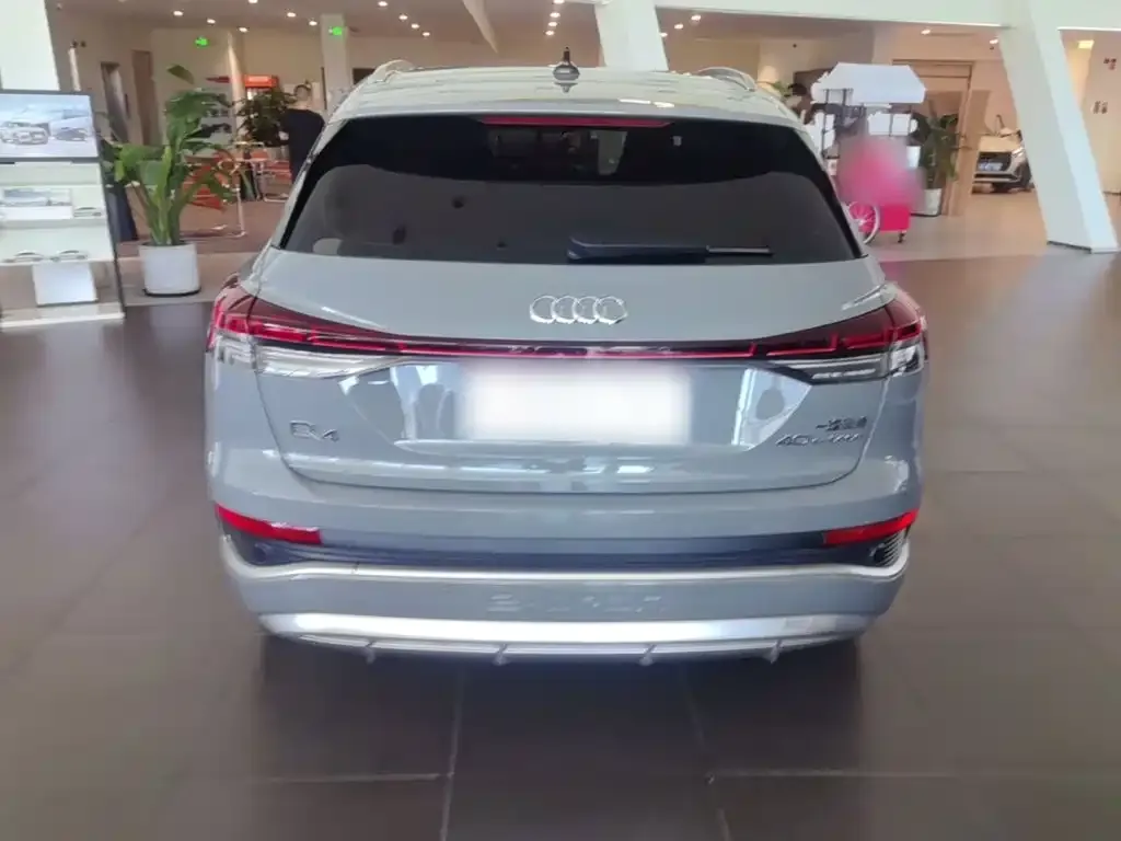 Audi Q4 e-tron — фото 8