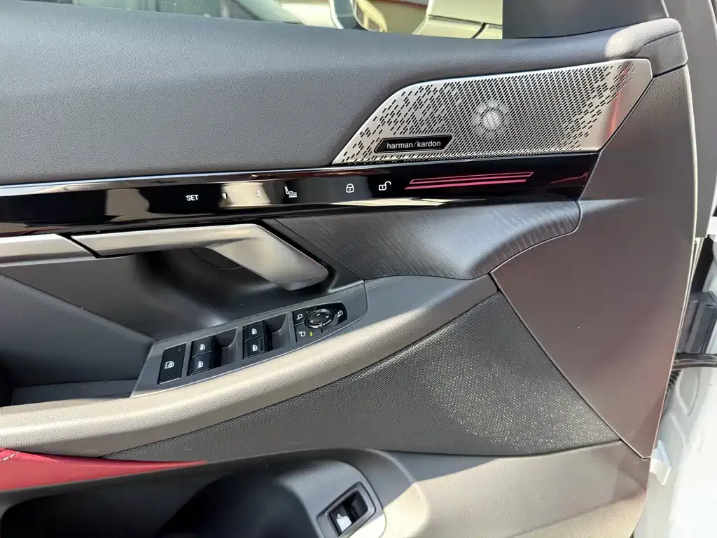 BMW 5 Series — фото 10