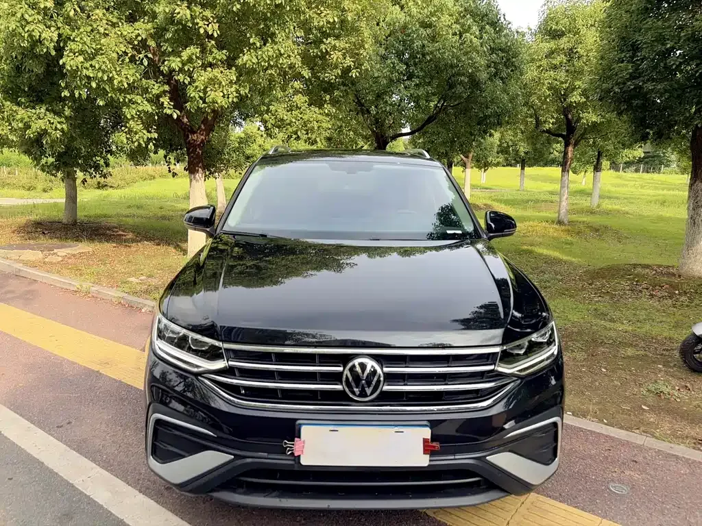 Volkswagen Tiguan L — фото 7