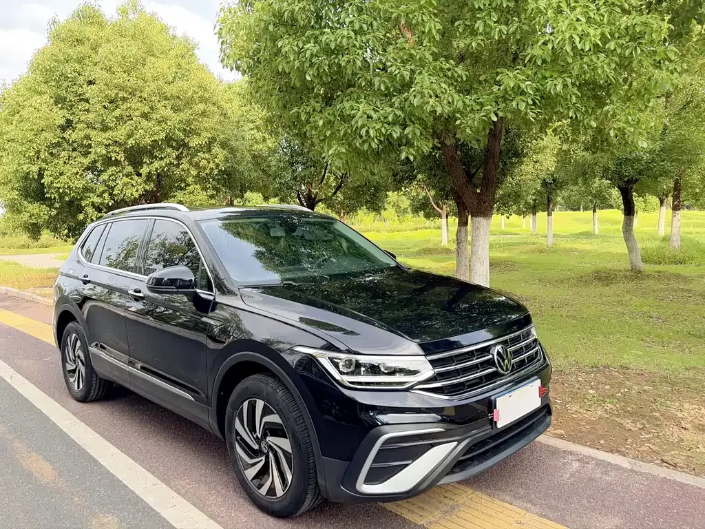 Volkswagen Tiguan L — фото 5