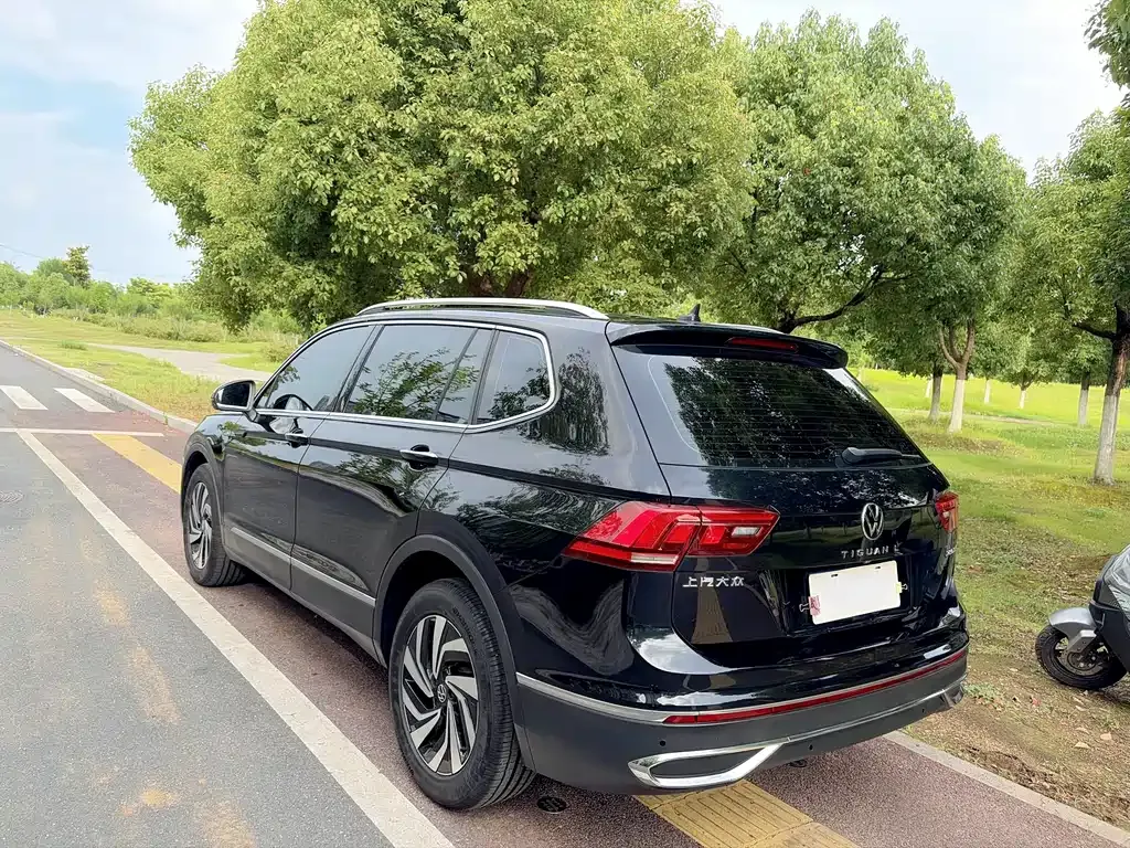 Volkswagen Tiguan L — фото 9
