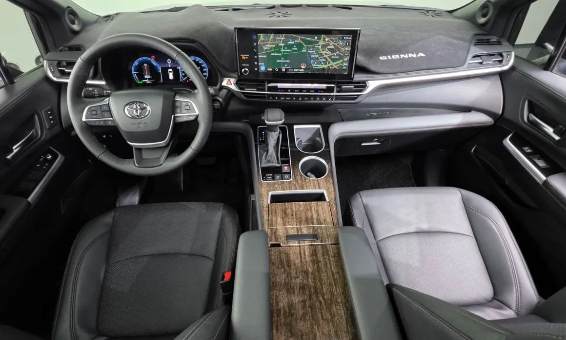 Toyota Sienna — фото 10