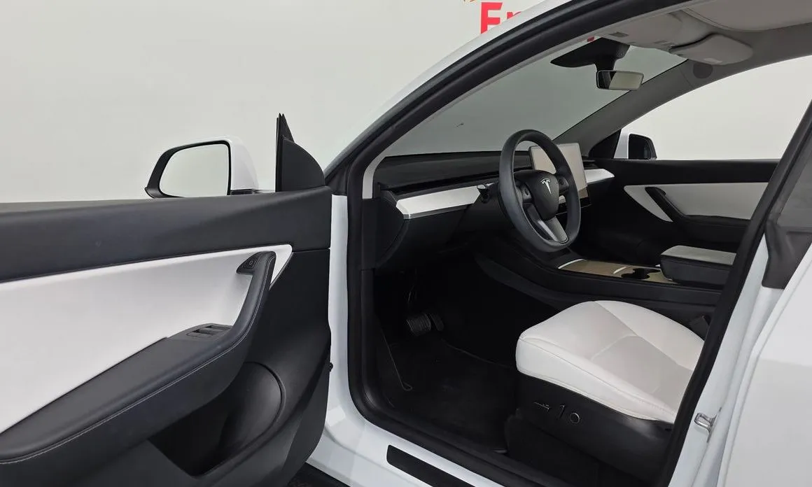 Tesla Model Y — фото 10