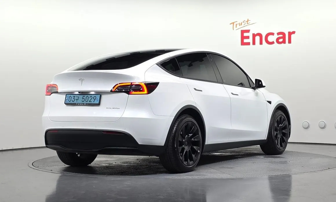 Tesla Model Y — фото 5
