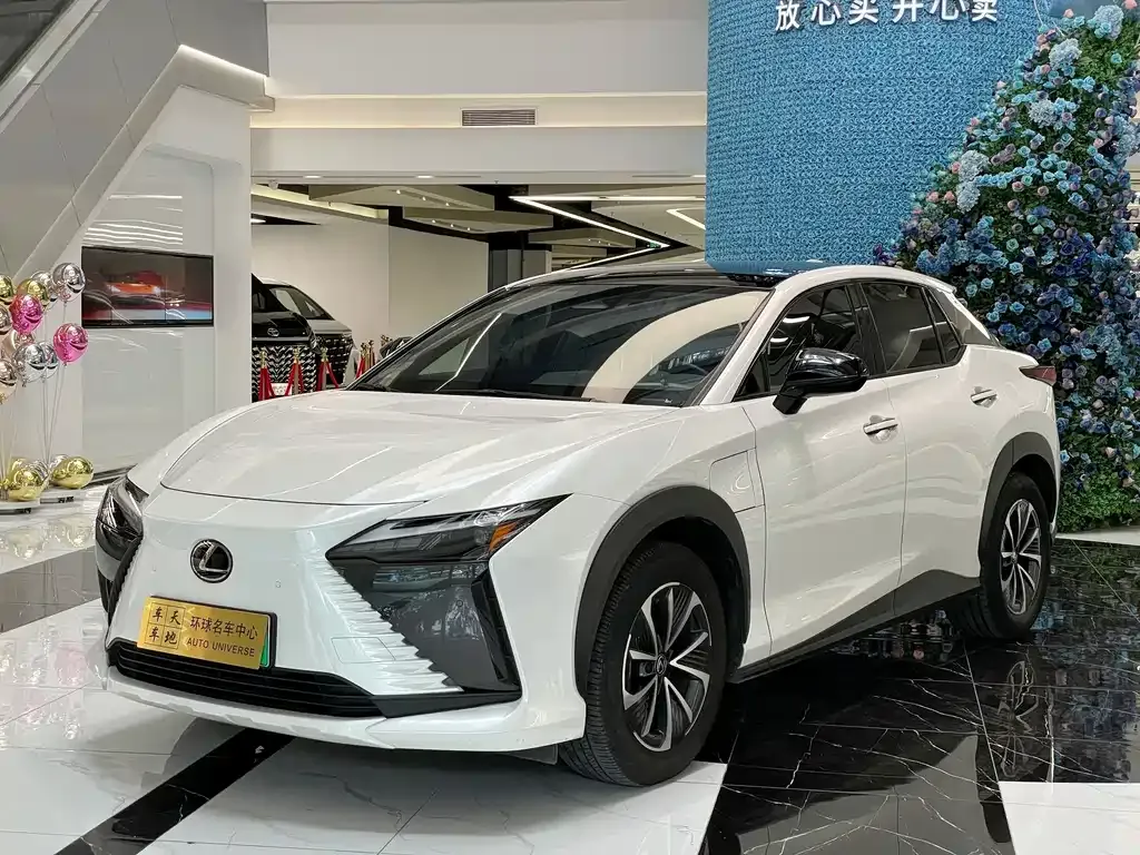 Lexus RZ — фото 1