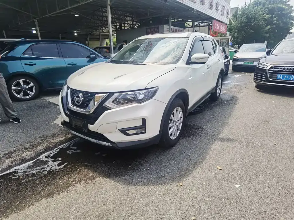 Nissan X-Trail — фото 1