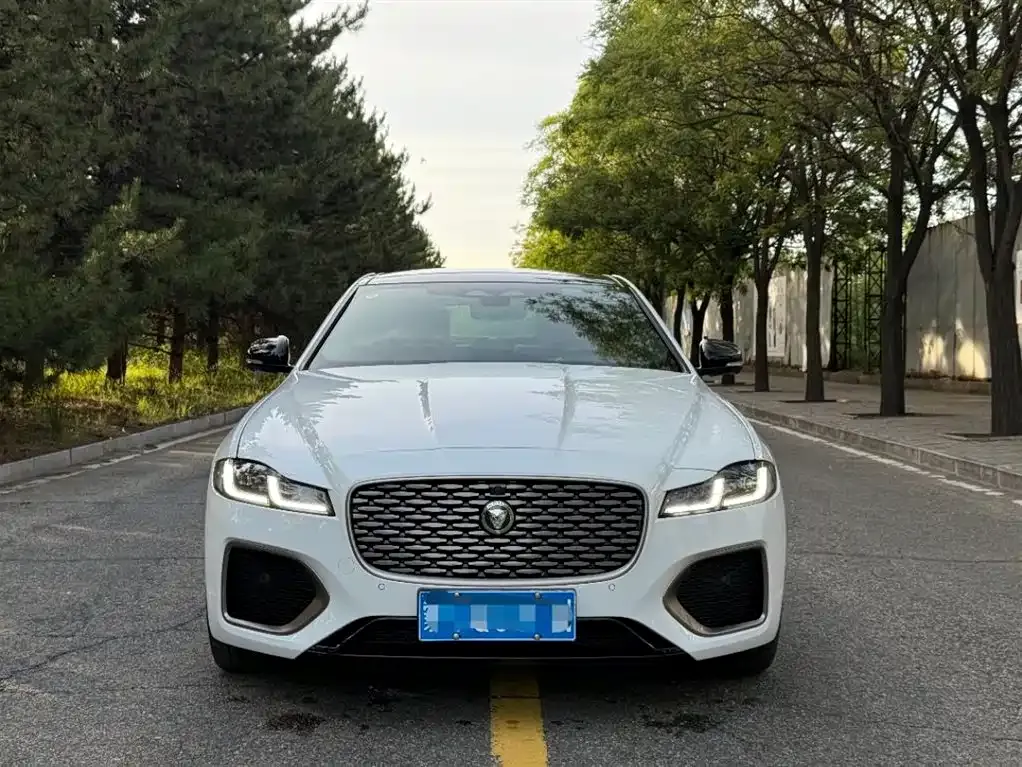 Jaguar XFL — фото 1