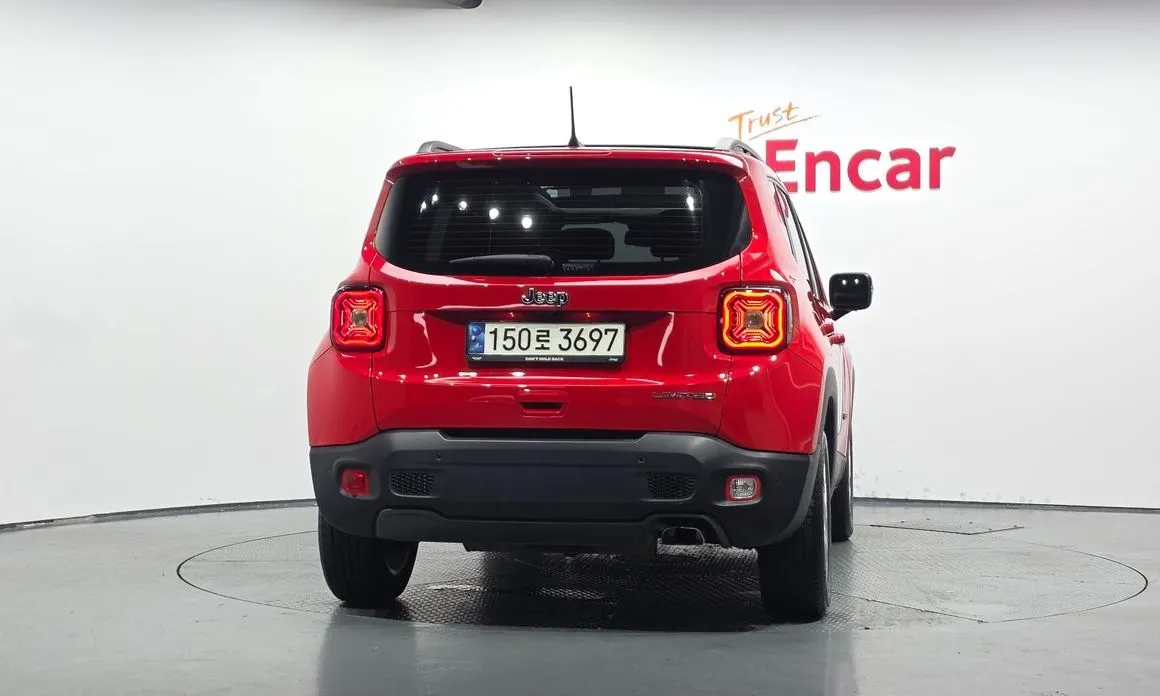 Jeep Renegade — фото 3