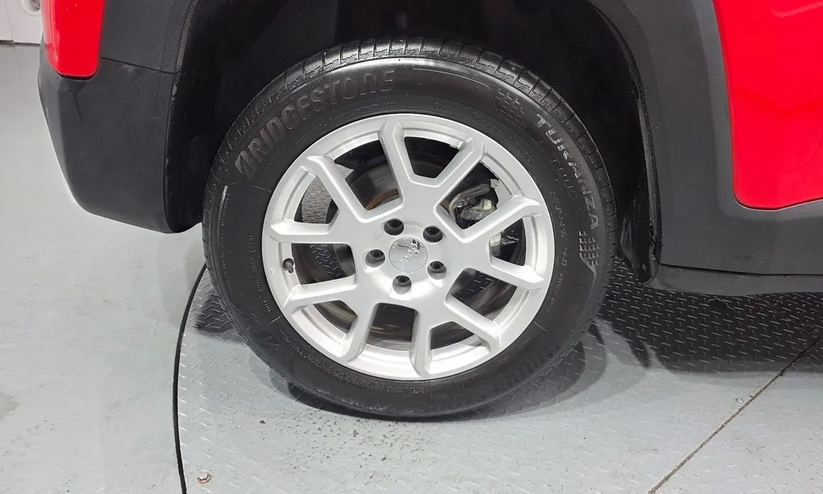 Jeep Renegade — фото 10